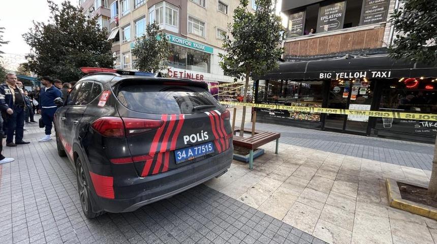 Kafede otururken silahlı saldırıya uğradı