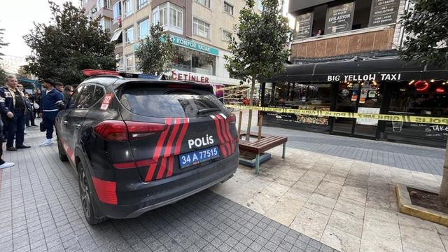 Kafede otururken silahlı saldırıya uğradı