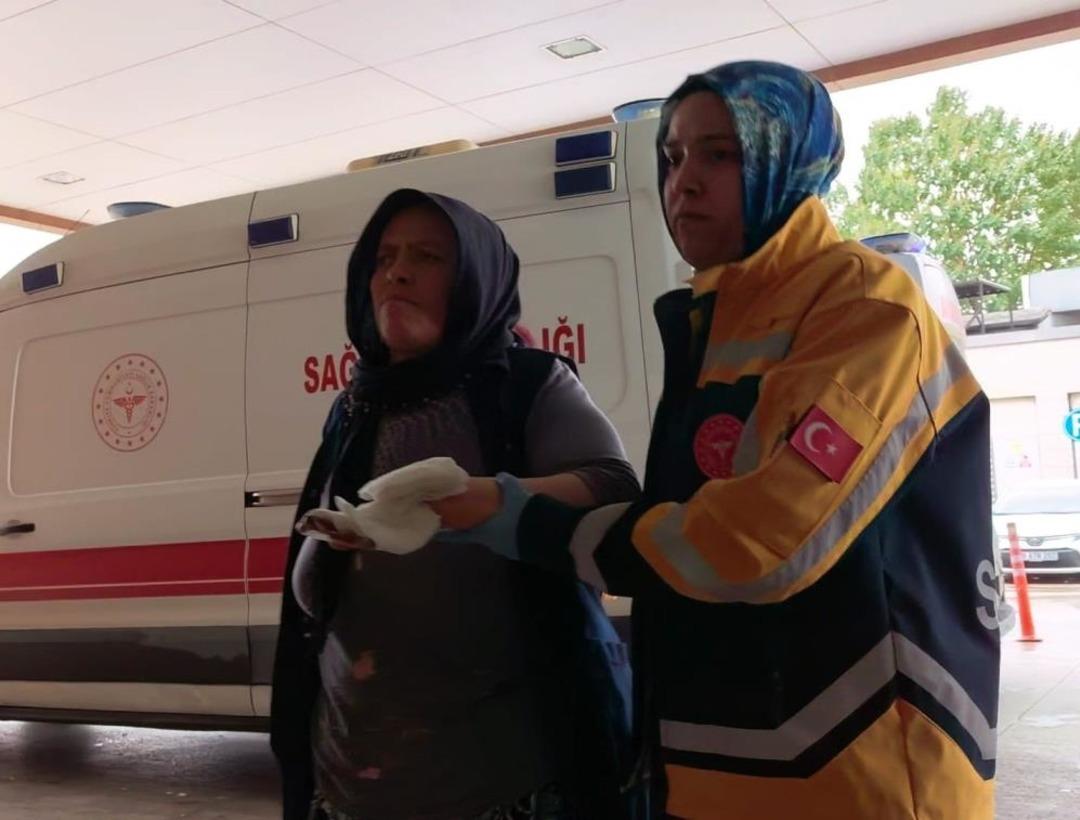 Elleri merdaneli ütüye sıkışan kadın yaralandı 1