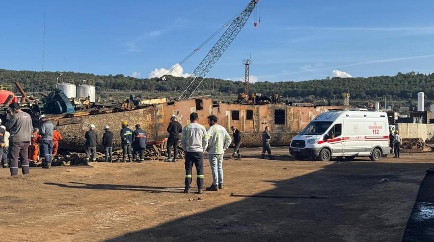 İzmir'de üzerine parça düşen işçi hayatını kaybetti