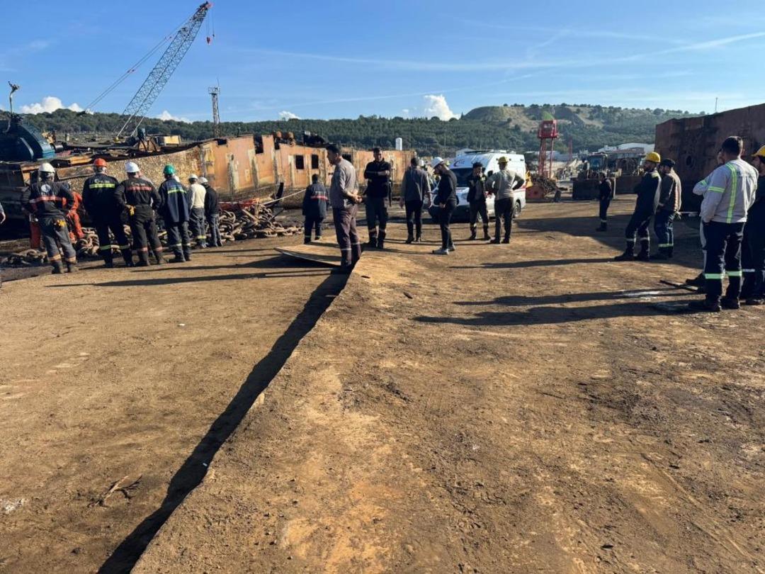 İzmir de üzerine parça düşen işçi hayatını kaybetti 1