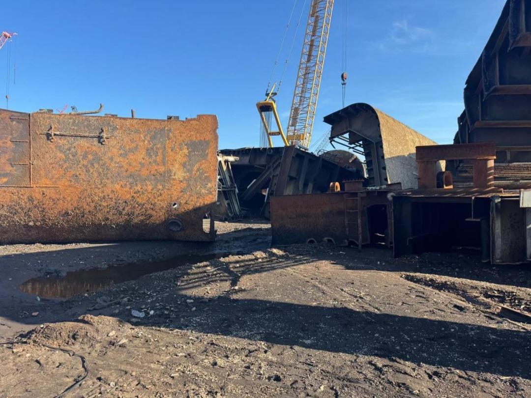 İzmir de üzerine parça düşen işçi hayatını kaybetti 2