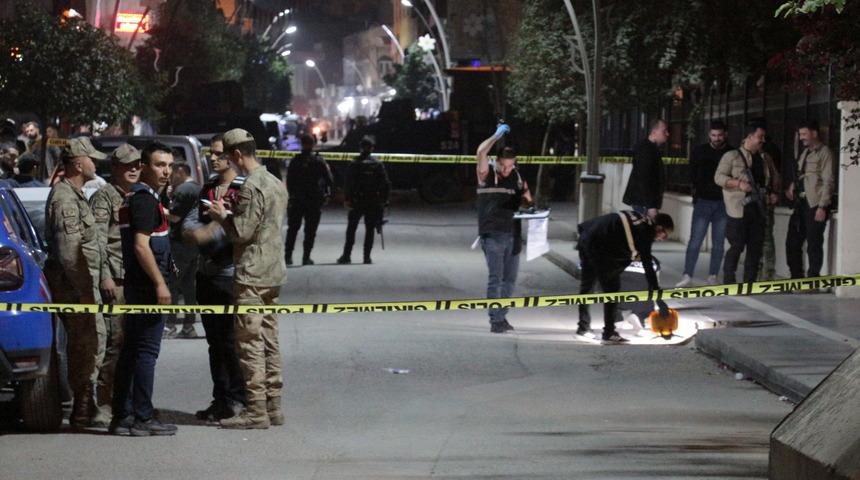 Şırnak'ta adliye &ouml;n&uuml;nde silahlı saldırı: 1 kişi hayatını kaybetti