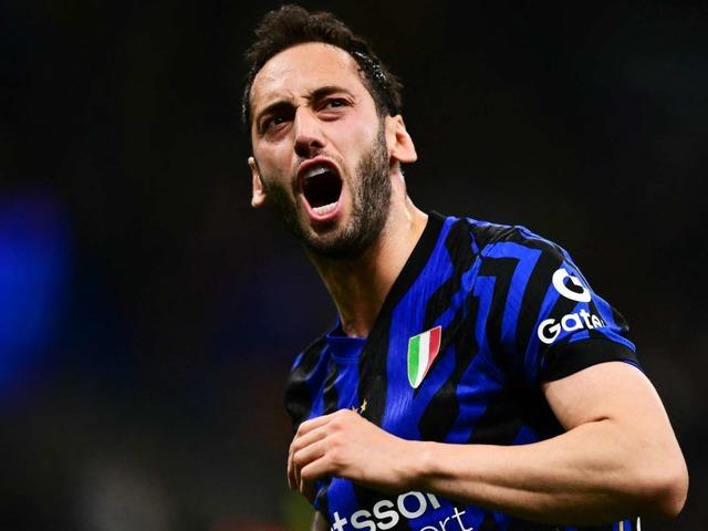 İtalya Serie A'da Ekim ayında gösterdiği performansla dikkatleri çeken Hakan Çalhanoğlu'na özel ödül!