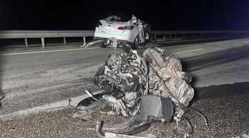 Kamyonete arkadan çarpan otomobil hurda yığınına döndü: 1 ölü, 2 yaralı