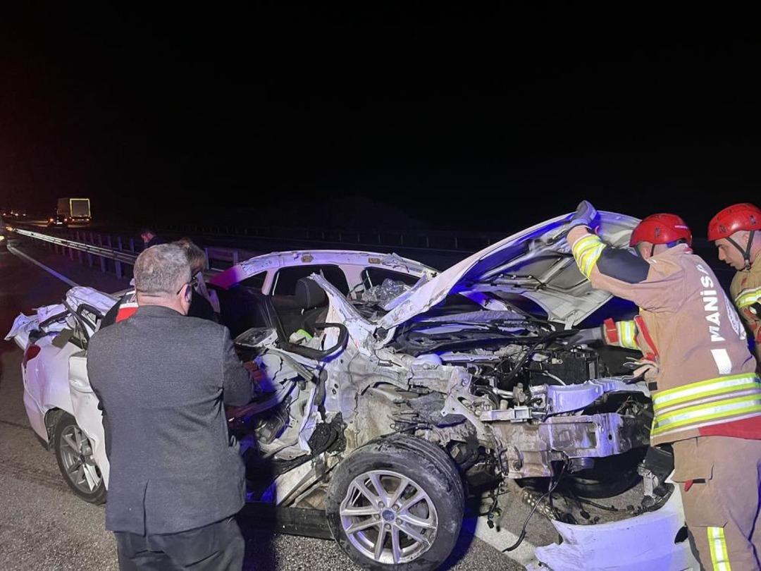 Kamyonete arkadan &ccedil;arpan otomobil hurda yığınına d&ouml;nd&uuml;: 1 &ouml;l&uuml;, 2 yaralı 2