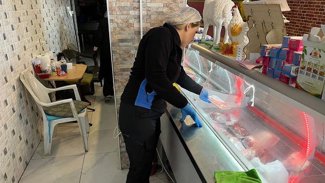 Kasap dükkanında korkunç manzara! Zabıtalar bile şoke oldu: Ben hiçbir işletmede böyle bir şey görmedim ya!