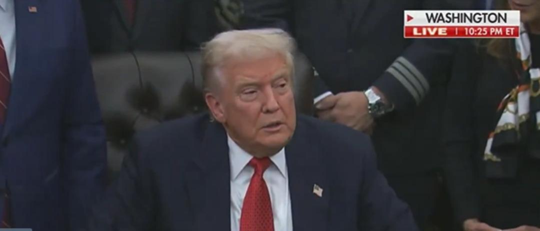 Cinsel istismar su&ccedil;lusu Epstein dosyasındaki e-postalar soruldu! Trump duymazdan geldi 2