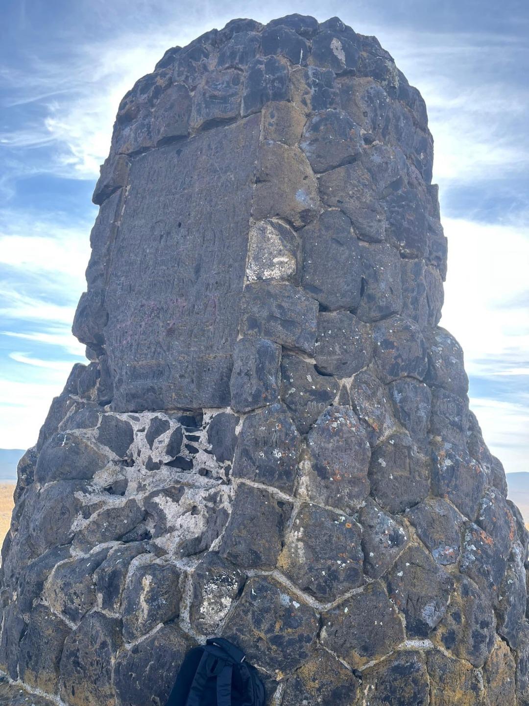 Sırlarla dolu esrarengiz yapı! Ne yazıldığı bir t&uuml;rl&uuml; bulunamıyor: Defineciler dadandı, 24 saat korunuyor 5