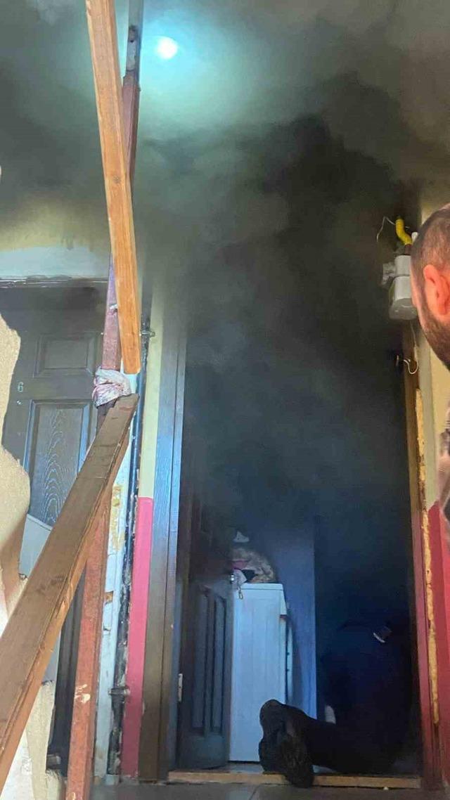 4 katlı binada yangın paniği 4