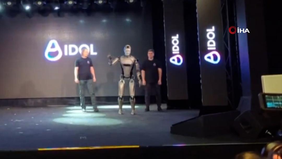 Rusya i&ccedil;in bir ilkti... Sahneye &ccedil;ıkar &ccedil;ıkmaz olanlar oldu! O anları &ouml;rt&uuml; ile gizlemeye &ccedil;alıştılar 1