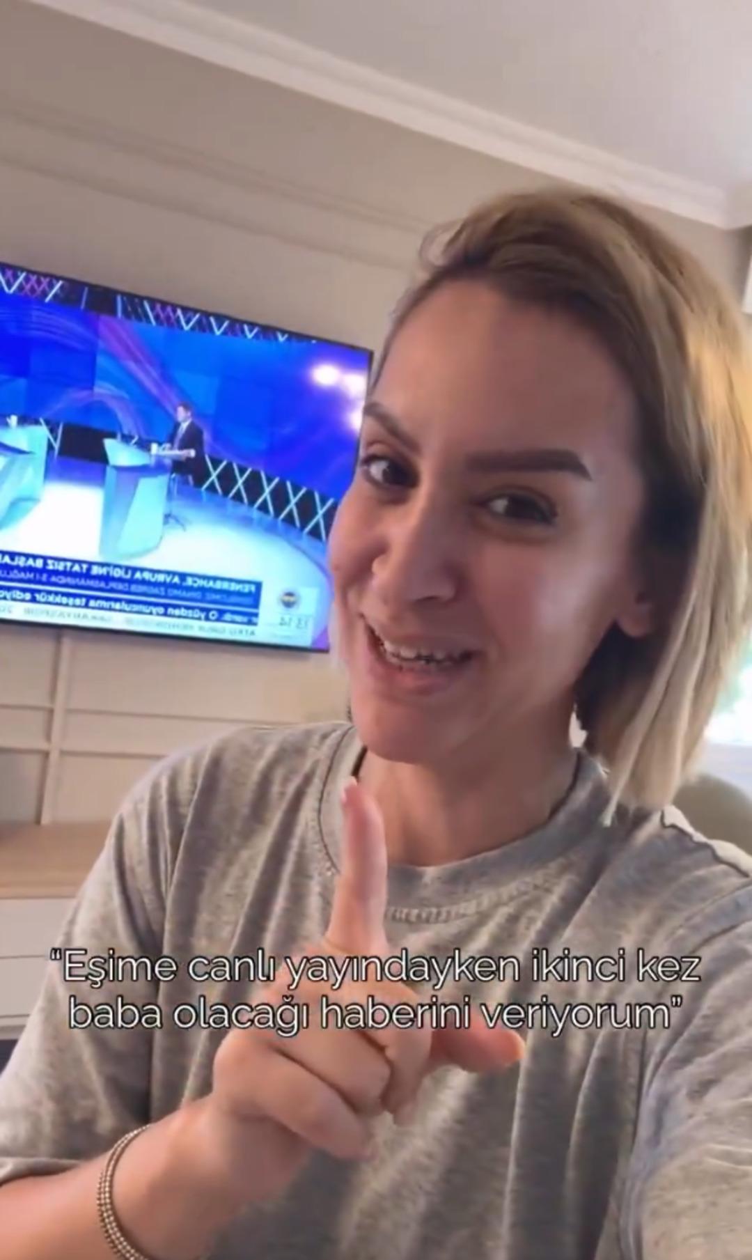 beIN Sports spikeri G&uuml;rler Akg&uuml;n canlı yayında 2.kez baba olacağını &ouml;ğrendi! Eşinin aldığı kayıt sosyal medyada g&uuml;ndem oldu... 1