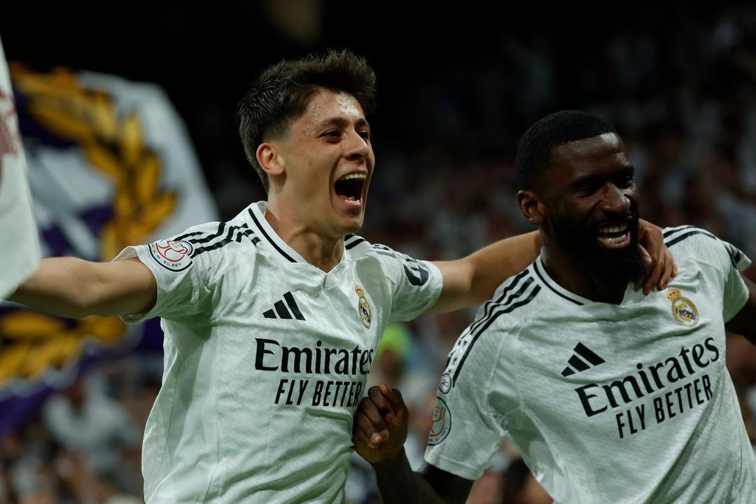 Fenerbah&ccedil;e Real Madridli Antonio R&uuml;diger e kancayı taktı! Oosterwolde giderse R&uuml;diger geliyor... 2