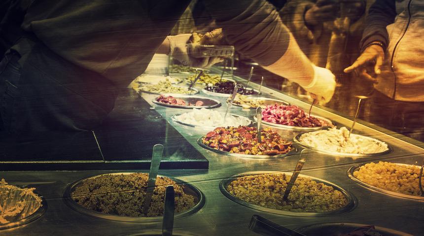 Kumpir ve midyeyle gelen facia! B&ouml;cek ailesinin İstanbul tatili zehir oldu: 2 &ccedil;ocuk &ouml;ld&uuml;, anne ve baba hastanede