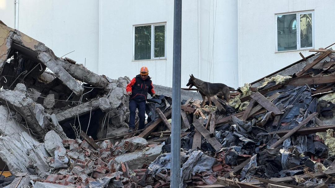 Yer: Ankara! Kontroll&uuml; yıkım sırasında 4 katlı bina &ccedil;&ouml;kt&uuml; 3