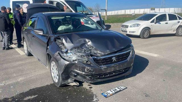 İpsala’da iki otomobil çarpıştı: 8 yaralı 1