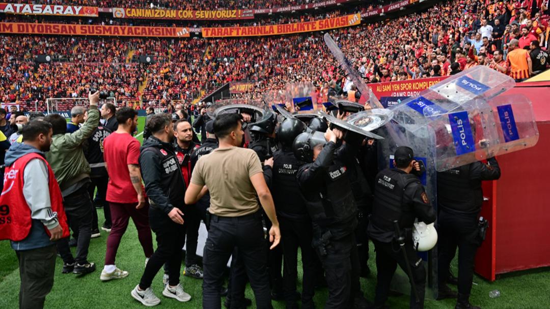 Fenerbahçe de şok gelişme! Galatasaray derbisinde yaşananlar sonrası Jayden Oosterwolde, Mert Hakan Yandaş a 4 er yıla kadar hapis talebi 1