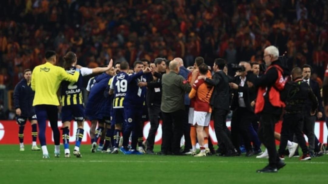 Fenerbahçe de şok gelişme! Galatasaray derbisinde yaşananlar sonrası Jayden Oosterwolde, Mert Hakan Yandaş a 4 er yıla kadar hapis talebi 2