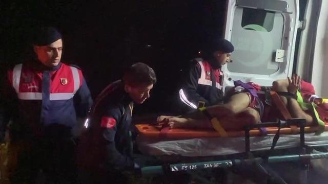 Yürüyüş esnasında uçurumdan düşen Ukraynalı 2 turist kurtarıldı