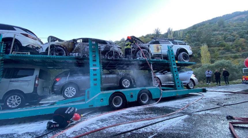 Bozdoğan'da ara&ccedil; y&uuml;kl&uuml; tırda yangın: Ara&ccedil;lar kullanılamaz hale geldi