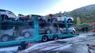 Bozdoğan'da araç yüklü tırda yangın: Araçlar kullanılamaz hale geldi