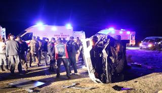 Hakkari'de otomobil takla attı; 5 yaralı