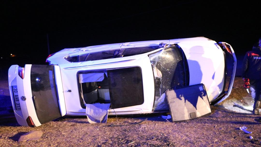 Hakkari de otomobil takla attı; 5 yaralı 1