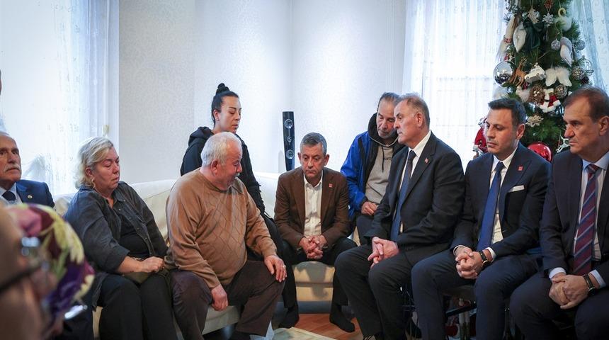 &Ouml;zg&uuml;r &Ouml;zel'den, şehit G&ouml;khan Korkmaz'ın ailesine taziye ziyareti