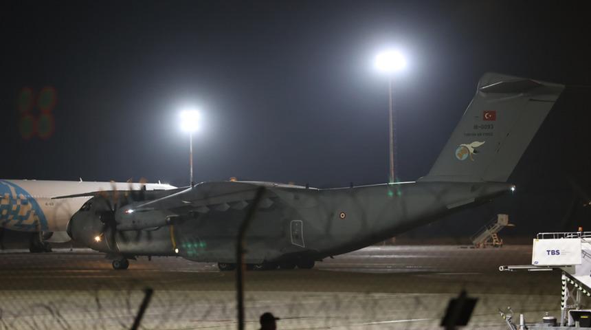 Şehitlerimizin naaşlarını taşıyan uçak Türkiye'de