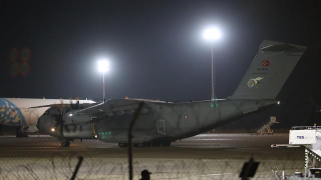 Şehitlerimizin naaşlarını taşıyan uçak Türkiye'de