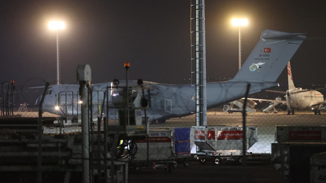 Şehitlerimizin naaşlarını taşıyan uçak Türkiye de 1