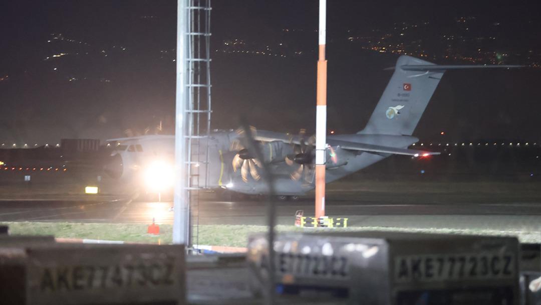 Şehitlerimizin naaşlarını taşıyan uçak Türkiye de 2