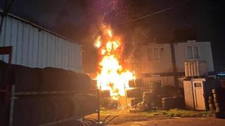 Başakşehir’de sobadan sıçrayan kıvılcımlar iki iş yerini yaktı