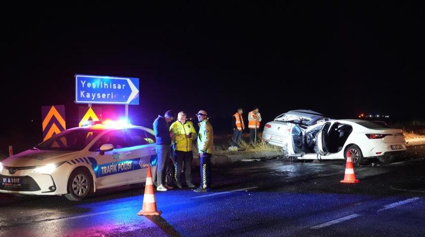 Niğde-Kayseri karayolunda feci kaza: 3 &ouml;l&uuml;, 6 yaralı