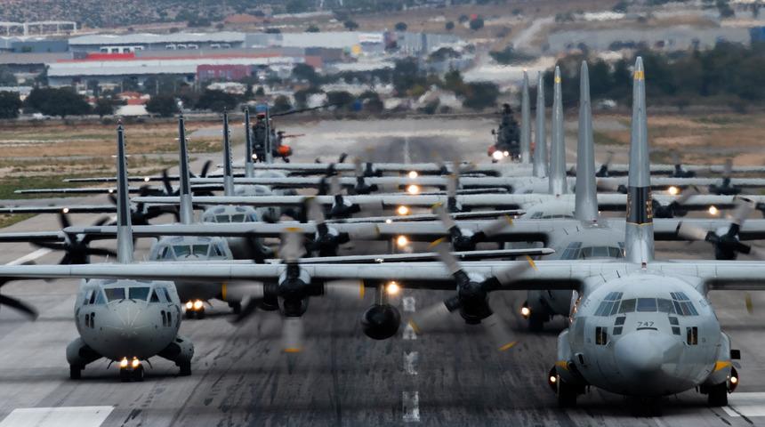 Şehitlerimizin yasını tutarken Yunanistan Hava Kuvvetleri'nden skandal hareket:  C-130 u&ccedil;aklarını paylaştılar