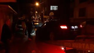 Lüks otomobilin içinde dehşeti yaşadı, kaçarken kaza yaptı