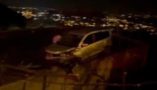 Osmaniye’de hafif ticari araç evin damına düştü: 4 yaralı