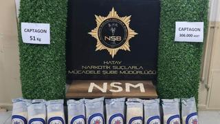 Binlerce uyuşturucu hapı yapay çimin içerisine sakladılar