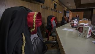 Eski belediye başkanı ve 10 sanık hakim karşısında