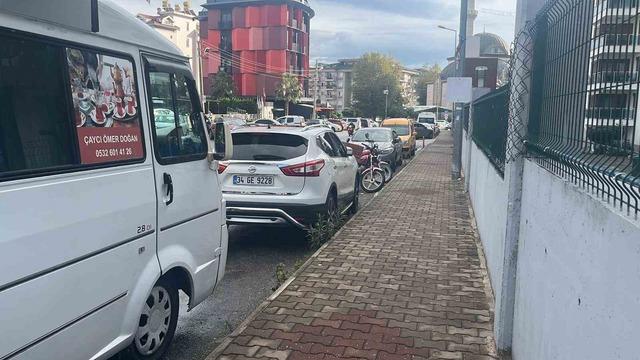 Alanya&rsquo;da sokak ortasında dehşet! Yolda y&uuml;r&uuml;yen kadına saldırıp y&uuml;z&uuml;n&uuml; kesti 3