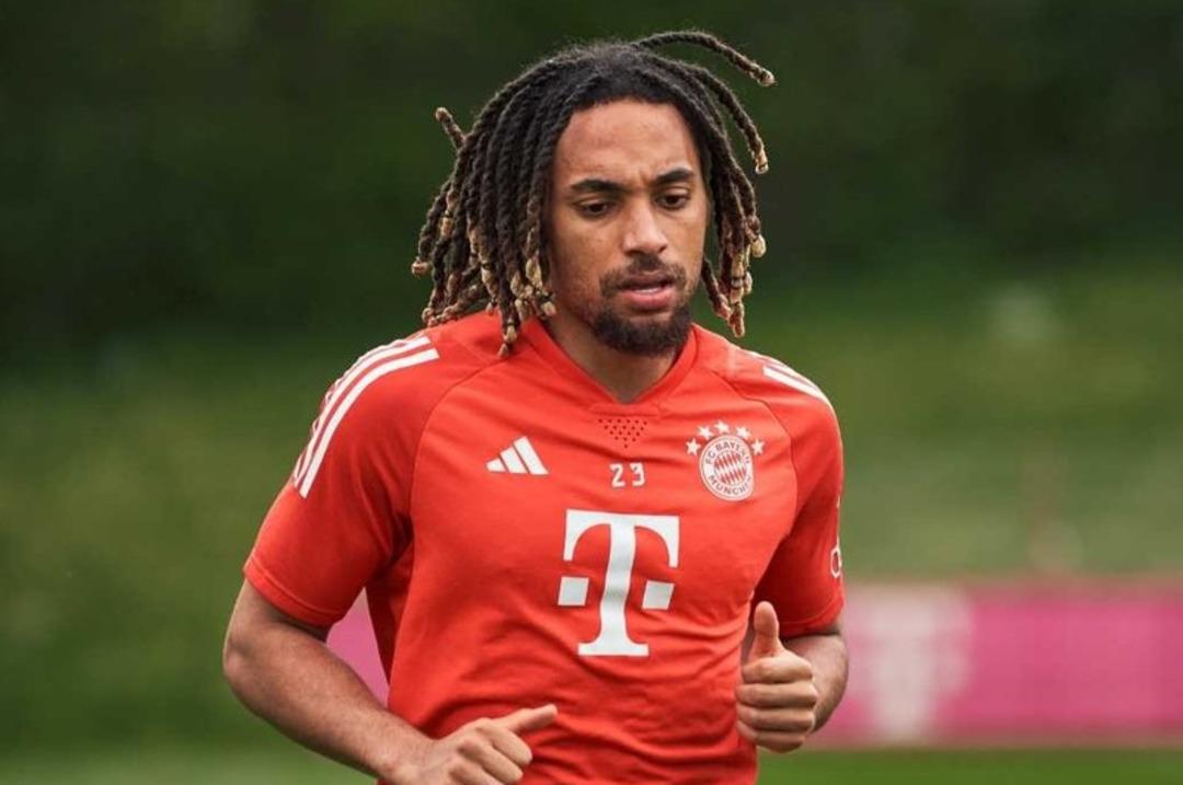 B&uuml;y&uuml;k umutlarla Bayern M&uuml;nih e transfer edilen Sacha Boey, İstanbul devine geri d&ouml;n&uuml;yor! 2