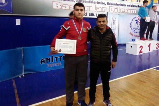 Kırıkkaleli sporculardan iki başarı