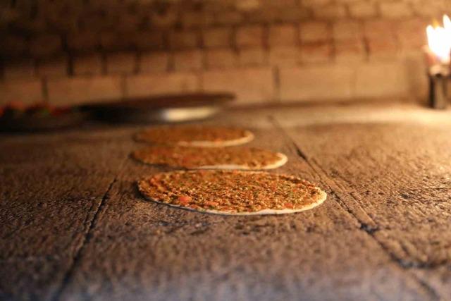Antep lahmacunu tescilli tarifiyle pişirildi 2