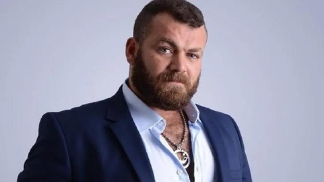 Sosyal medya fenomeni ve oyuncu Bahadır Ünlü, çalışanını beyzbol sopasıyla dövdü! Dehşet anları kamerada 3