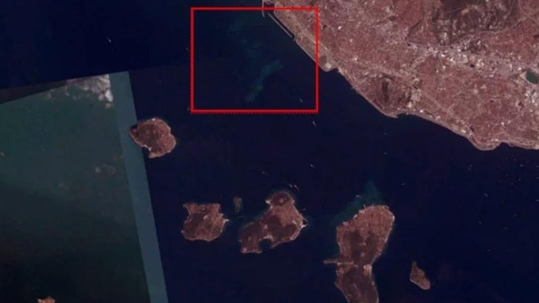 B&uuml;y&uuml;k depremde suya g&ouml;m&uuml;lm&uuml;şt&uuml;! İstanbul daki o ada yeniden belirdi 2