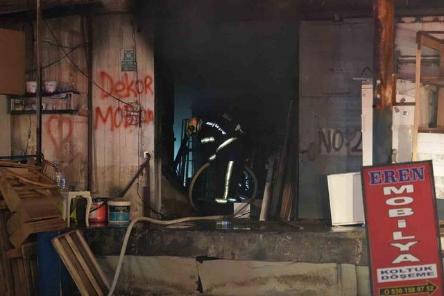 Fabrika yerleşkesinde &ccedil;ıkan yangında 6 işyeri zarar g&ouml;rd&uuml; 9