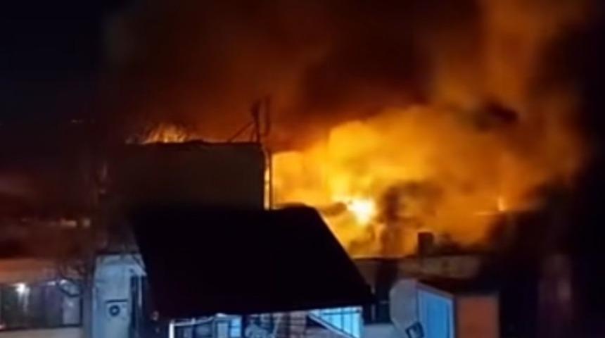 Fabrika yerleşkesinde &ccedil;ıkan yangında 6 işyeri zarar g&ouml;rd&uuml;