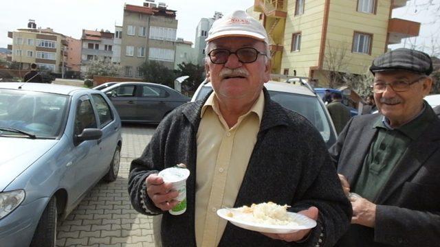 Kazayı  ucuz atlatınca bin kişiye pilav ayran ikramı yaptı