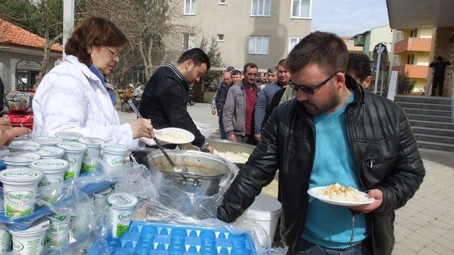 Kazayı  ucuz atlatınca bin kişiye pilav ayran ikramı yaptı