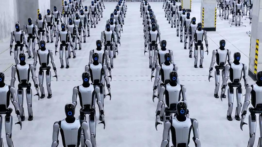 Gerçek mi sahte mi? Çinli şirketin yüzlerce insansı robot yürüttüğü video tartışma yarattı! 1